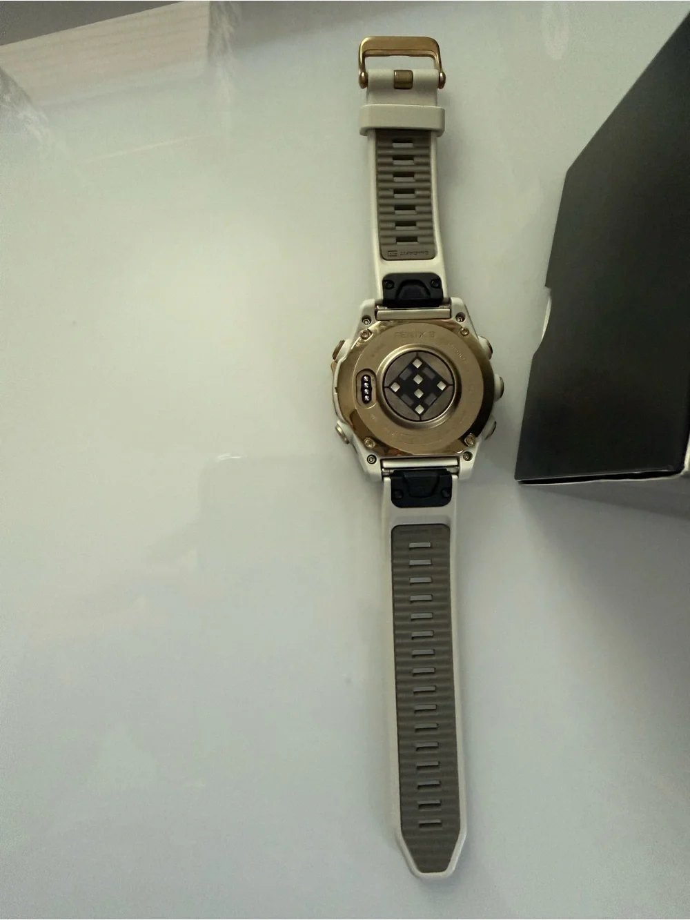 Garmin Fenix 8 Amoled Sapphire GPS smartwatch Light Gray and soft gold - EUC